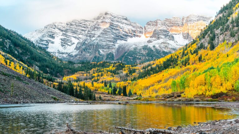 Colorado Maroon Bells in Autumn : When to Visit, Where to Stay & What to Do